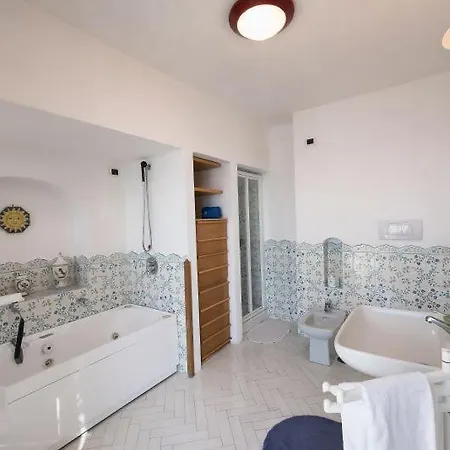 Sleeps 8 Pool Air Con Wifi