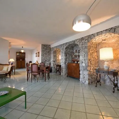Villa Sleeps 8 Pool Air Con Wifi