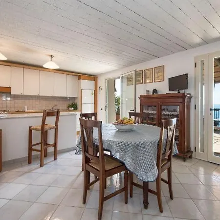 Sleeps 8 Pool Air Con Wifi Villa